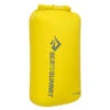 SEA TO SUMMIT SAC ETANCHE LEGER 20L SULPHUR 23 -Hiking And Camping 9 127930 ddrylight20s 01